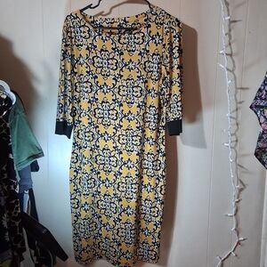 Elegant Long Sleeve Dress with Black and Yellow Pattern